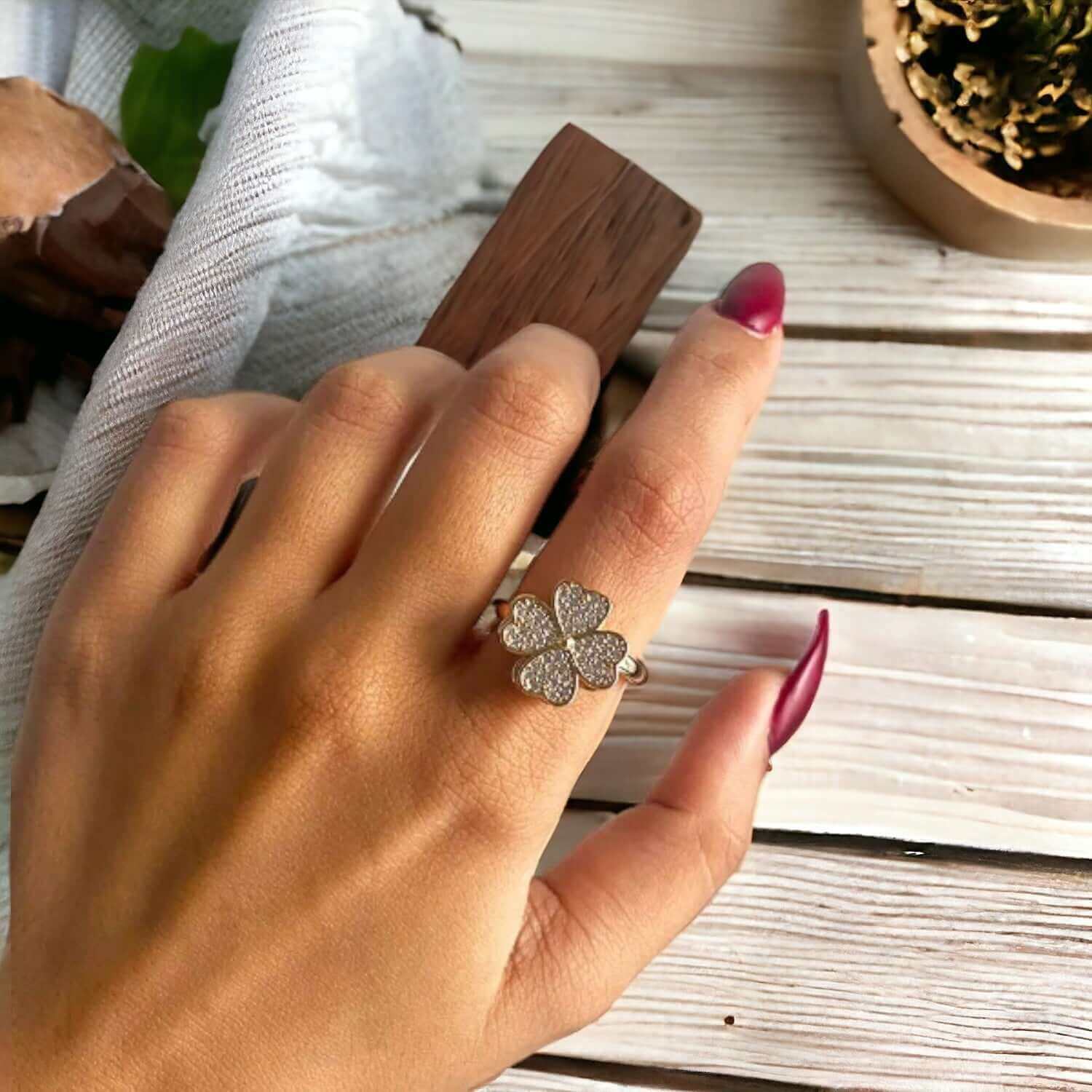 Four Leaf Clover Zircon Rotatable Rings