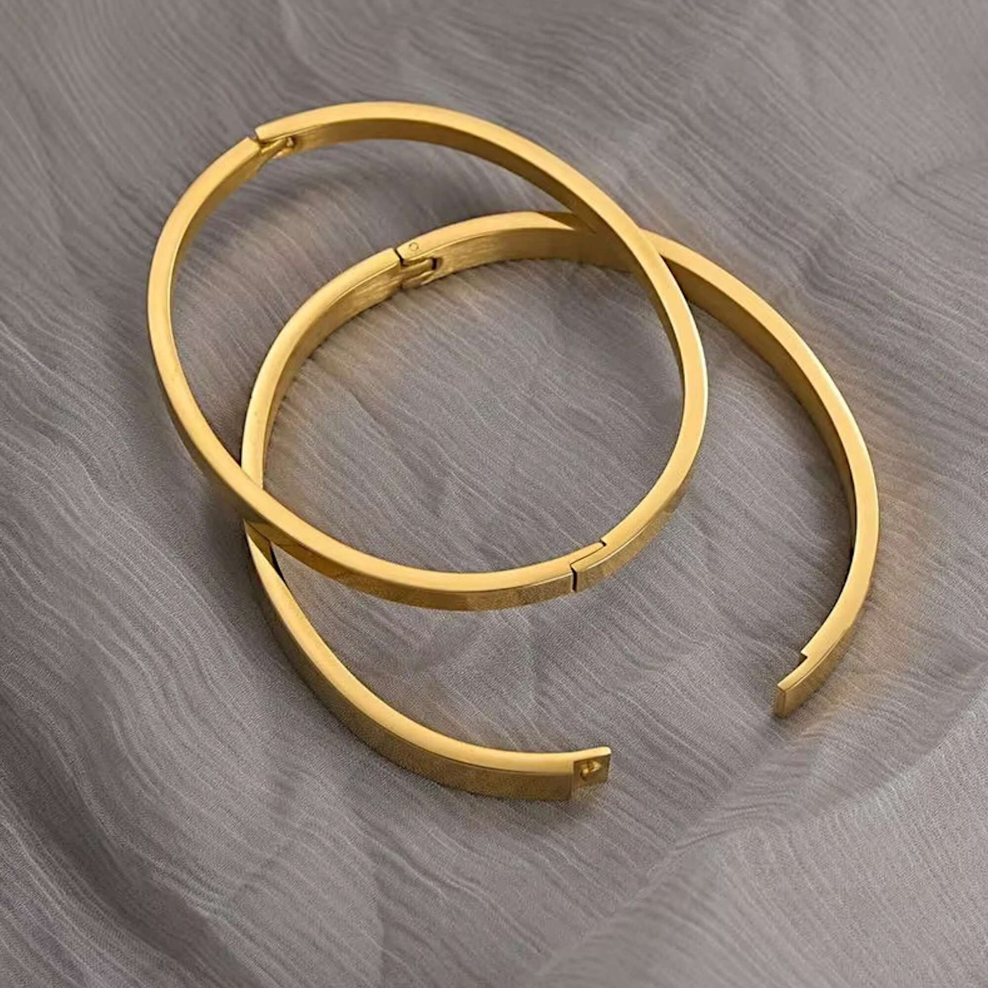 Available in two elegant widths: 4mm (sleek) and 6mm (bold).