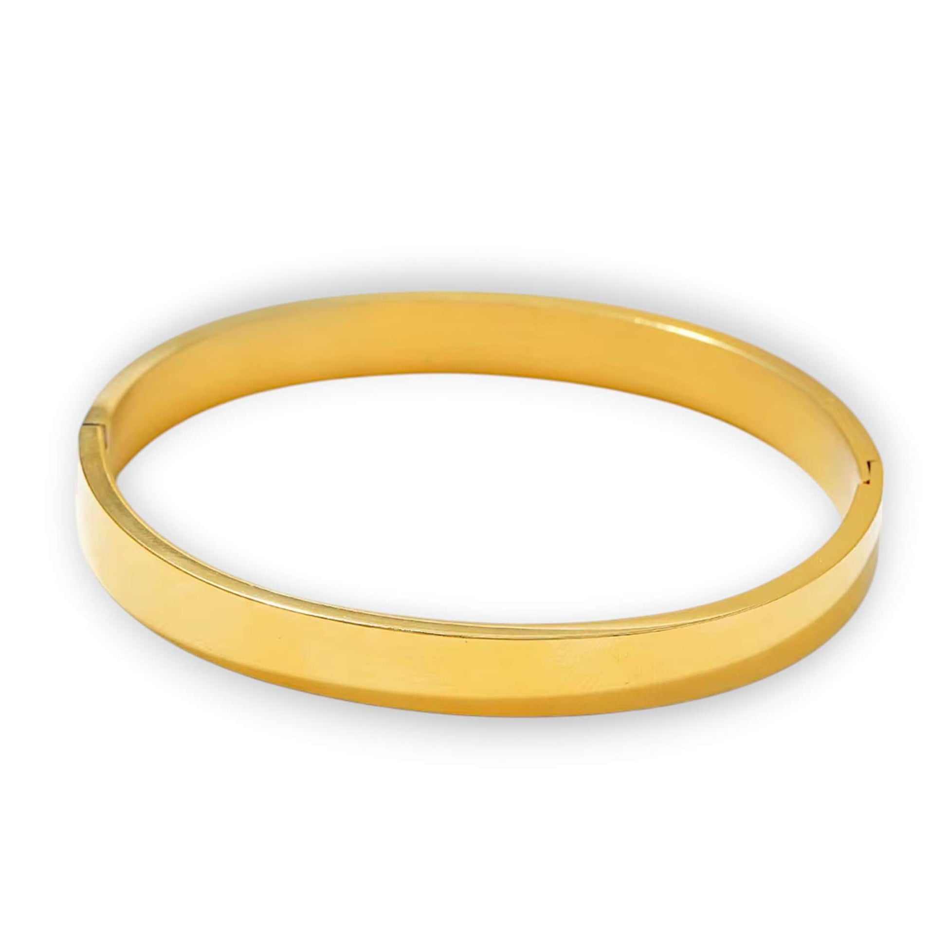 Secure snap closure – easy to put on, hard to fall off.