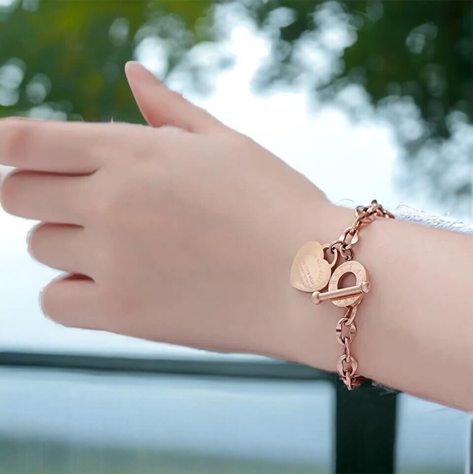 Gold-Plated Heart Charm Bracelet – Elegant Stainless Steel Titanium Jewelry