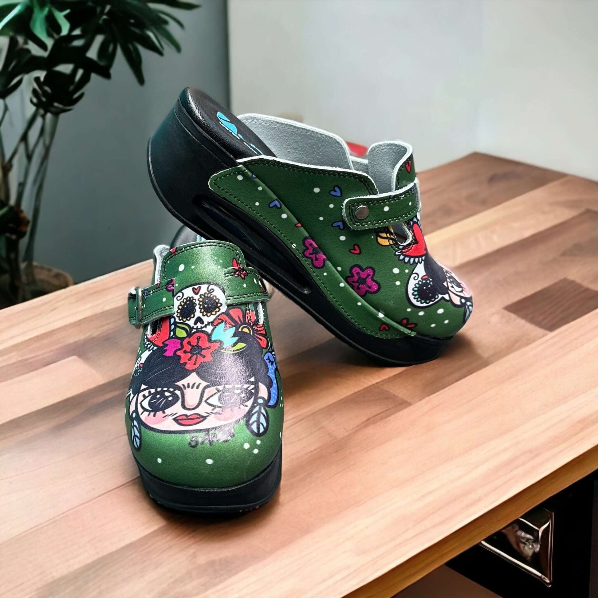 Green Frida Kahlo Air Clogx 224 Leather Clogs Slippers Mules Nursing Shoes Indoor Outdoor Anti-Slip Antibacterial